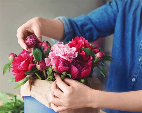 Historic Significance Of Flowers In Beauty Rituals | Femina.in
