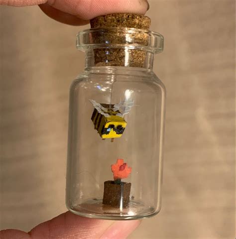 Mini Minecraft bee in bottle | Fun easy crafts, Cute crafts, Pinterest ...