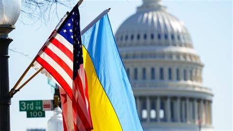 Украинцы в США: Трамп может массово выселить украинских беженцев – Reuters
