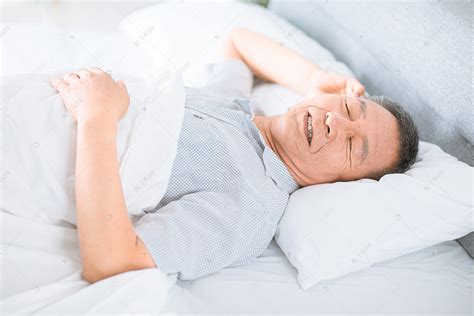 老年人睡不着怎么办？5个应对方法，帮老人改善失眠问题 - 每日头条