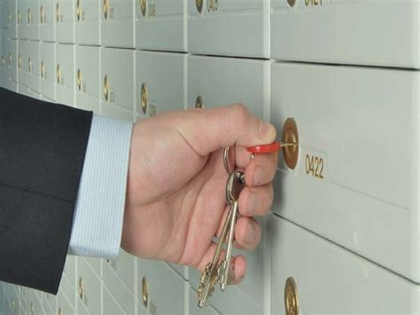Gold In Bank Locker: బంగారాన్ని బ్యాంక్ లాకర్‌‌లో పెట్టడం మంచిదేనా ...