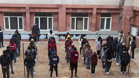 Delhi: Fake call centre busted, 42 arrested for threatening, scamming ...