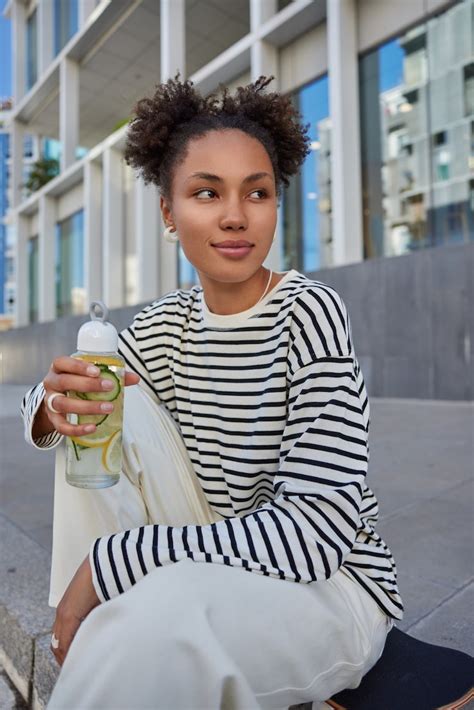 Modern american woman Images - Free Download on Freepik