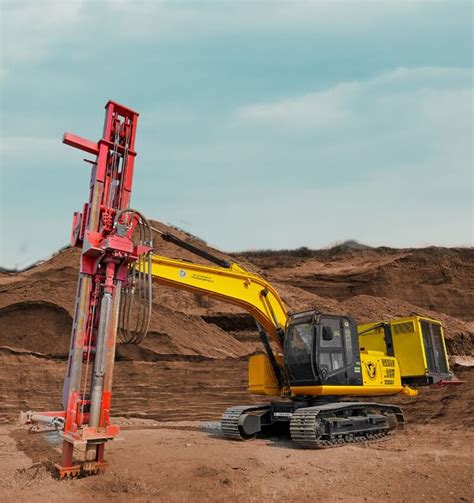 Water Well Drilling Ring, Crawler Machine, DTH Drilling Pipe Line ...