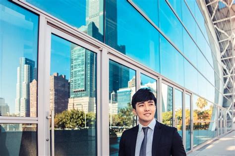 Business Man Standing 的图像结果