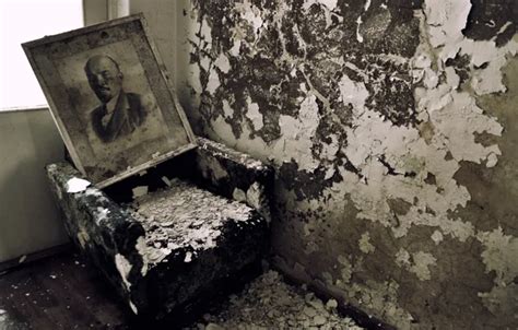 Wallpaper portrait, Lenin, abandonment, the room, ashes for mobile and ...