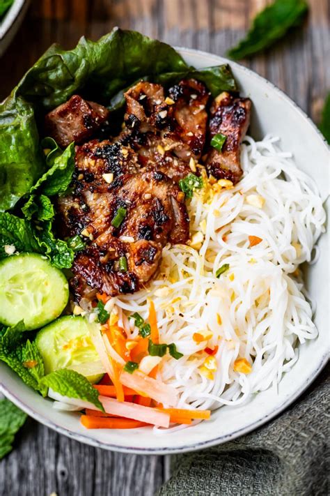 Authentic Bun Thit Nuong (Vietnamese Grilled Pork Vermicelli Bowls ...