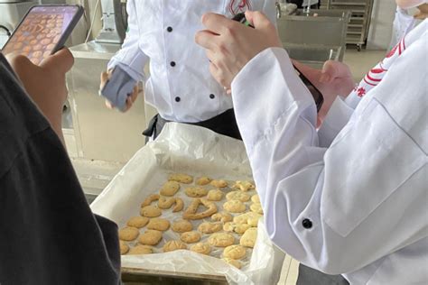 20烹饪班举办“DIY饼干制作”团建活动