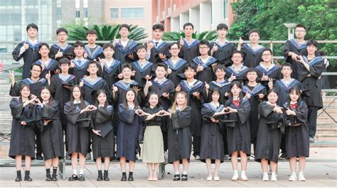 桂林理工大学：听说今年的优秀毕业生畅聊会颜值最高 - MBAChina网