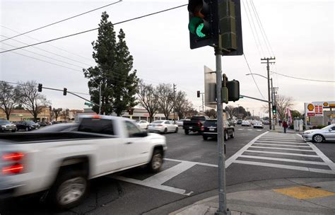 Red light cameras return to Modesto, find out ticket costs | Modesto Bee