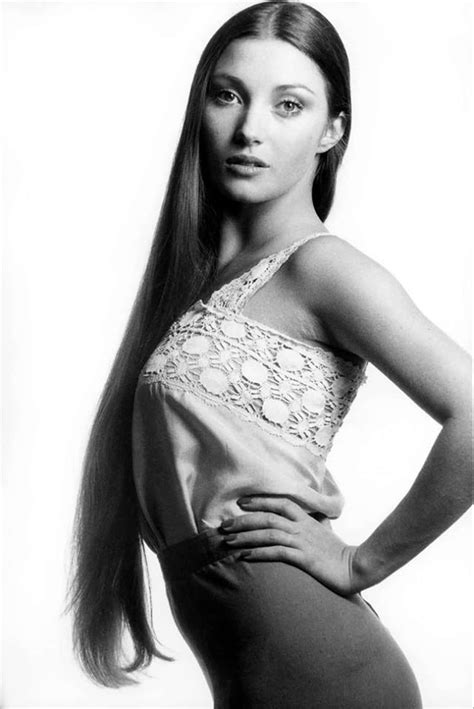 30 Photos of Jane Seymour When She Was Young