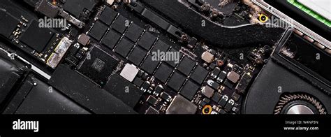 Inside Laptop Computer 的图像结果