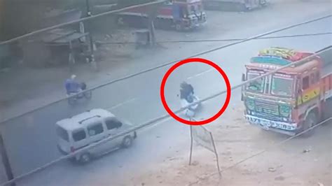 Siblings killed in road accident in UP's Agra