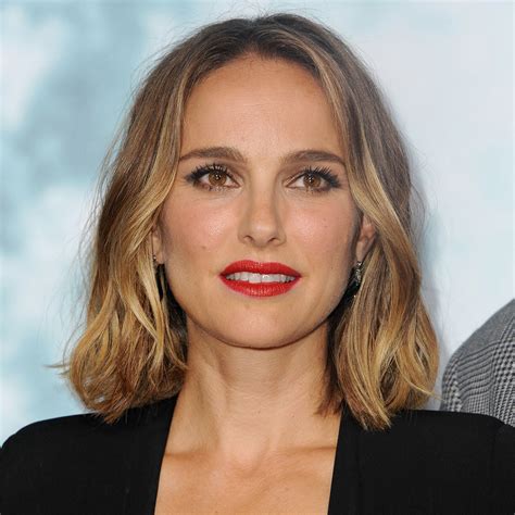 Jenna Ortega Shined In The Spotlight In A High-Slit Black Lace Dress At ...