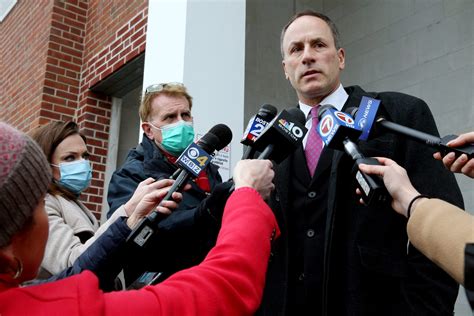 Who is on Karen Read’s defense team?