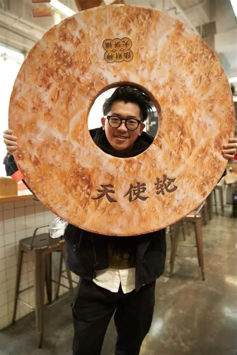 “传说中的老板画的饼”竟然在上海开了家真店，吐槽画饼套路一点都不留情 - BANG!