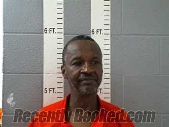 Recent Booking / Mugshot for MICHAEL LEROY ROBINSON in Carter County ...
