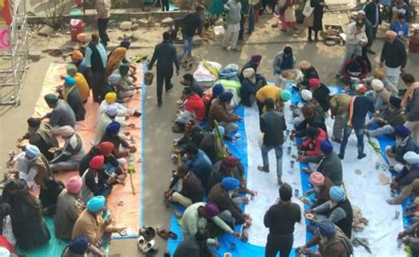 शाहीन बाग के आंदोलनकारियों का समर्थन करने के लिए पंजाब से आए सैकड़ों ...