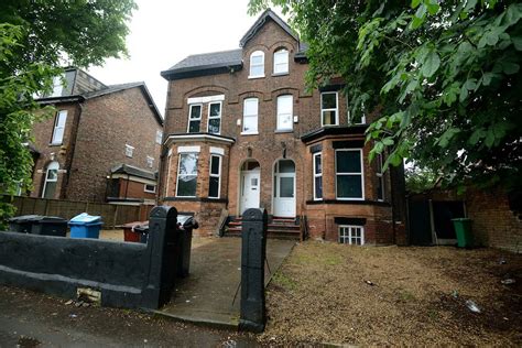 Floor collapses as 30 students party in one house - Mirror Online