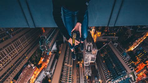 Download wallpaper 3840x2160 man, city, aerial view, overview ...