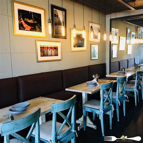 Small Restaurant 的图像结果