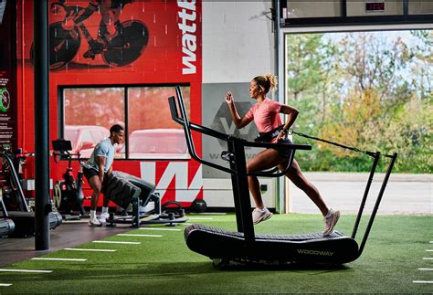 Woodway | Saturn Lounge