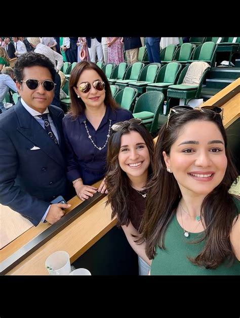 Sara Tendulkar Biography: Age, Education, Boyfriend, Family, Career ...