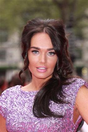 Tamara Ecclestone receives new Ferrari in her pyjamas | TopNews