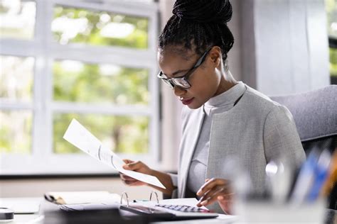 Bookkeeper vs. accountant: What's the difference, and which is better for your business? | LegalZoom