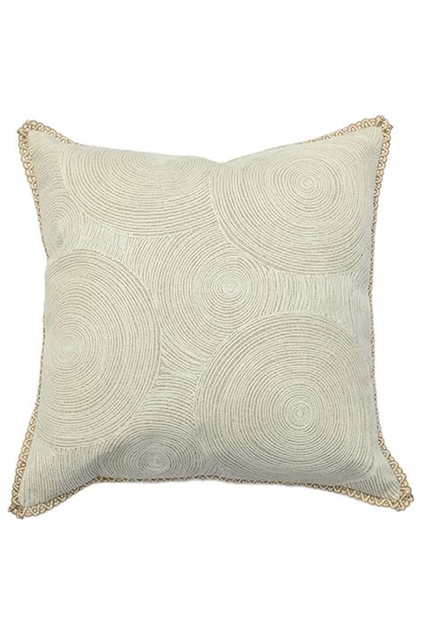 Rosabella: Elegant Cushion with English Rose Design