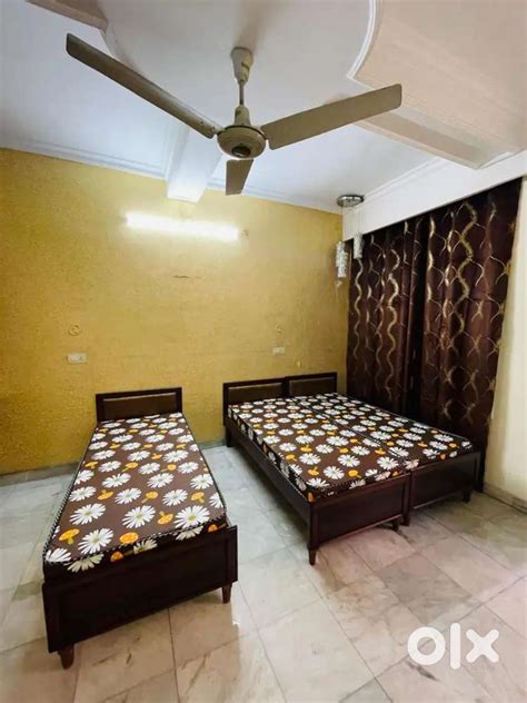 BRAND NEW PG FOR GIRLS NEAR BESTECH TOWERS CP-67 MALL, - PG & Guest ...