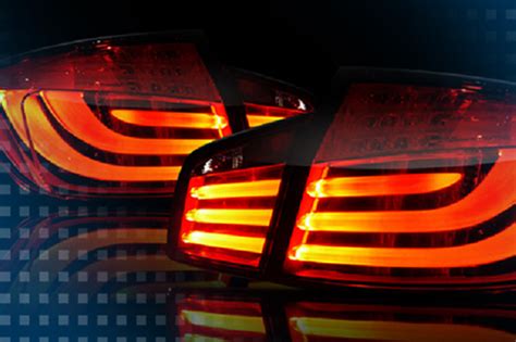 Color test vehicle lights | Micro-Epsilon