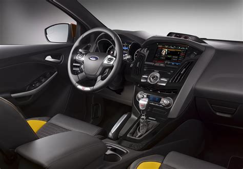 Ford Focus ST (2013) - picture 15 of 16