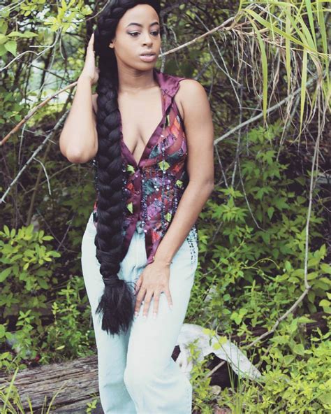 Gabrielle Graham Pictures (54 Images)