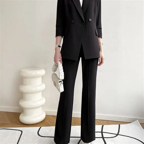 Suit Woman 的图像结果