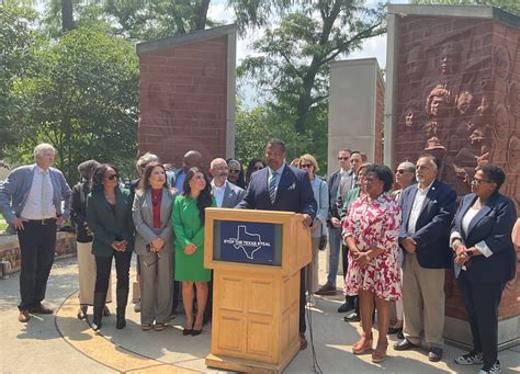 Indiana House Democrats assemble with Texas colleagues against partisan ...
