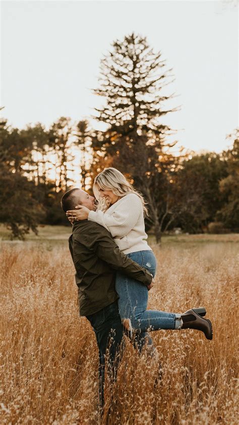 Fall engagement outfit ideas fall couples photoshoot boston engagement ...