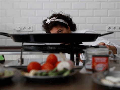 The paella robot - Ole! Spanish chef gives thumbs up to a robot-made ...