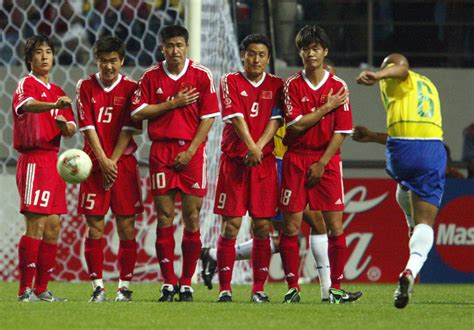 中国足球在2002年世界杯上的战绩是什么？-