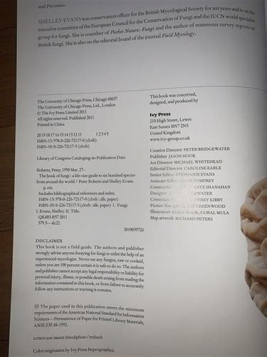 The Book of Fungi-A Life-Size Guide to Six Hundred | Ubuy India