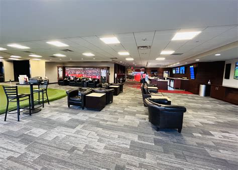 Review: PGA Lounge at Minneapolis–Saint Paul International Airport (MSP ...