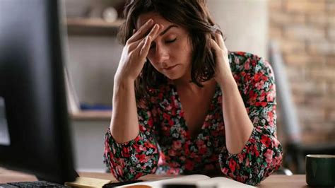 8 daily habits that drain your energy levels and leave you feeling tired