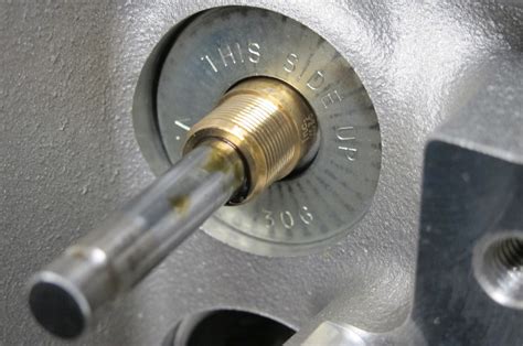 How Do You Check the Spring Rate of a Chevy Valve Spring 的图像结果