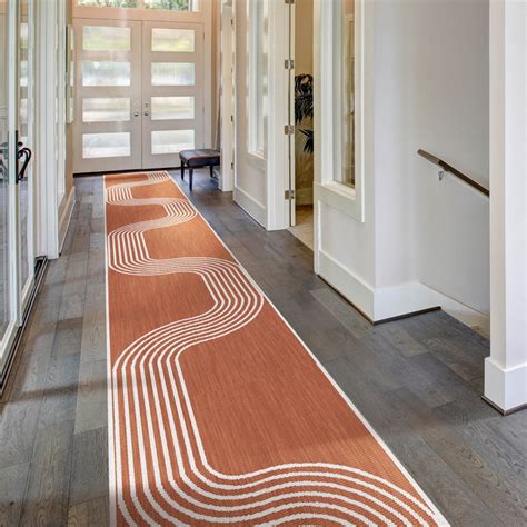 20 HALLWAY FLOORING IDEAS THAT DON'T REQUIRE NEW FLOORS | Runrug | Blog