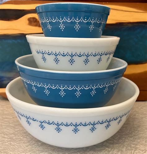 Vintage Pyrex Snowflake Blue/ Garland/ Blue on White/white on Blue ...