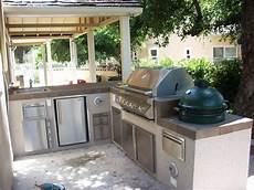 Small Outdoor Kitchen Plans by Outdoor Kitchen Layout How To Welcome The Small Outdoor Kitchen Plans
