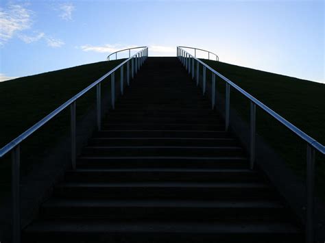 Download wallpaper 1400x1050 stairs, steps, dark, bottom view standard ...