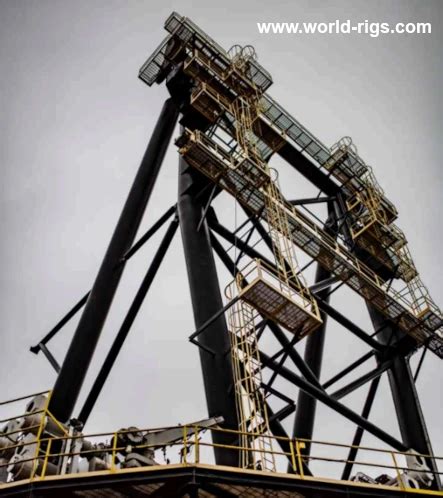 1200T SWL Pedestal Crane - For Sale, Land Rigs for Sale, World-rigs.com