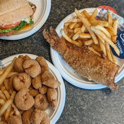 17 Best Seafood Restaurants In Chicago To Eat At In 2023 (+ What To Order)