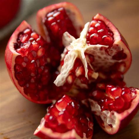 How to Cut a Pomegranate (With Less Mess!) - Minty Kitchen